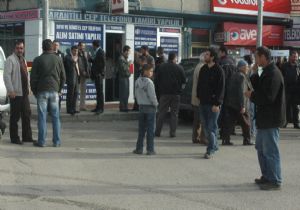 Telefon bayisi kurşunlandı